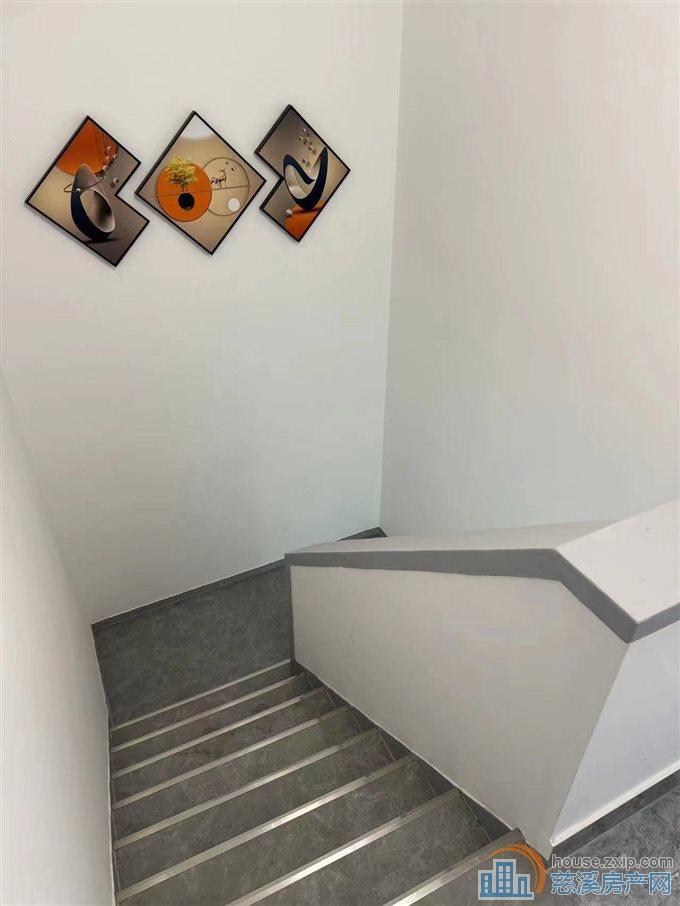 楼下店面楼上住家的好房出售直接房源钥匙在