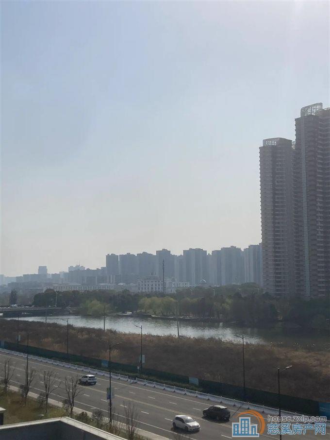 观湖佳苑93平132万精装修两居室