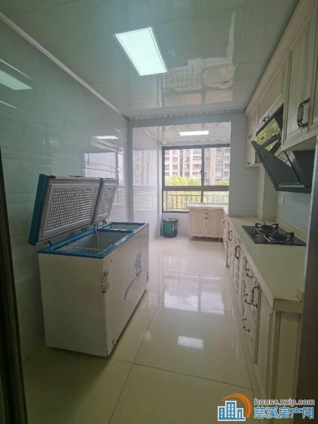 白金湾绿城物业136平边套+车位直接房源