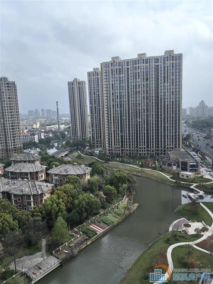 江滨之城 毛坯138平方165万车位二只