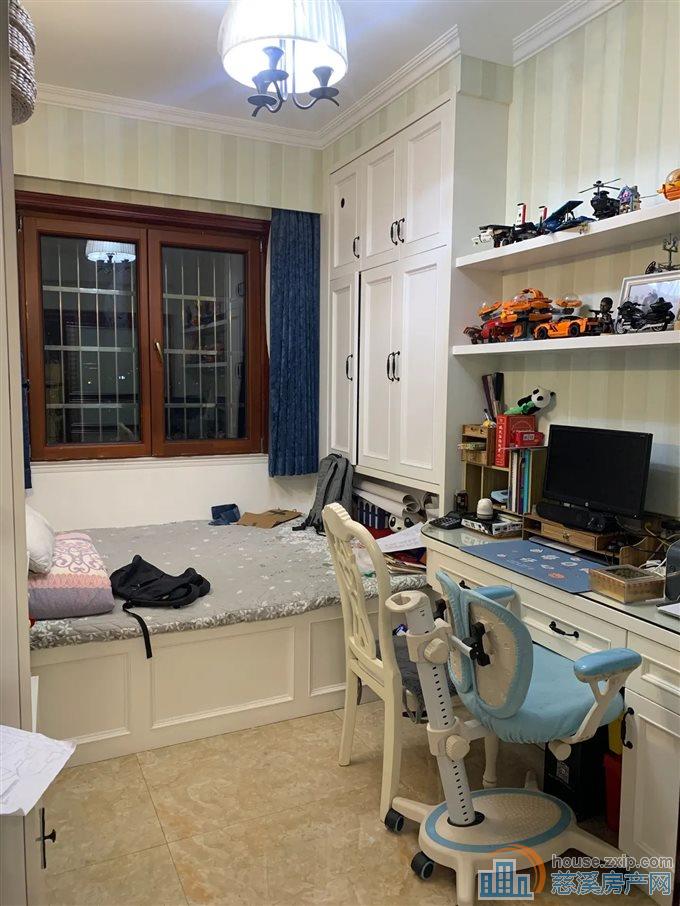 和润公寓 精装电梯房 带车库 阳光无在读