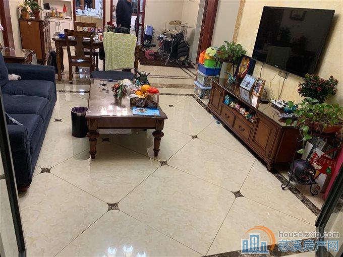 和润公寓 精装电梯房 带车库 阳光无在读