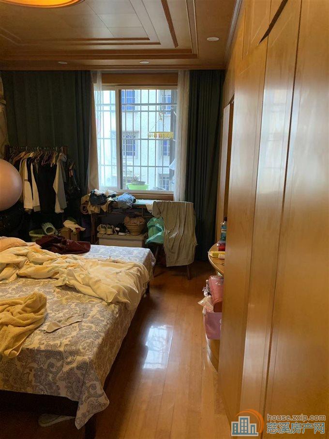 金山新村3楼78平精装修88万直接