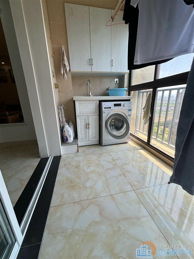 白金湾132平149万凤凰楼层精装修