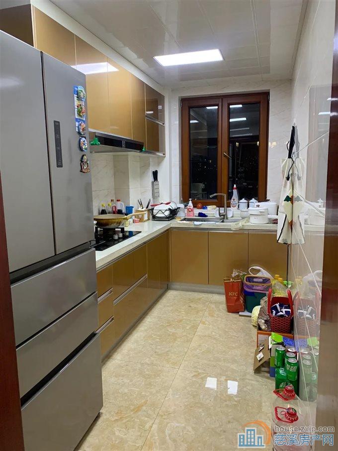 和润公寓 精装电梯房 带车库 阳光无在读