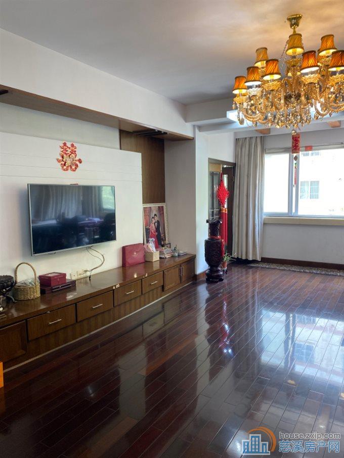 中兴小区 豪华装修 送车库 楼层好