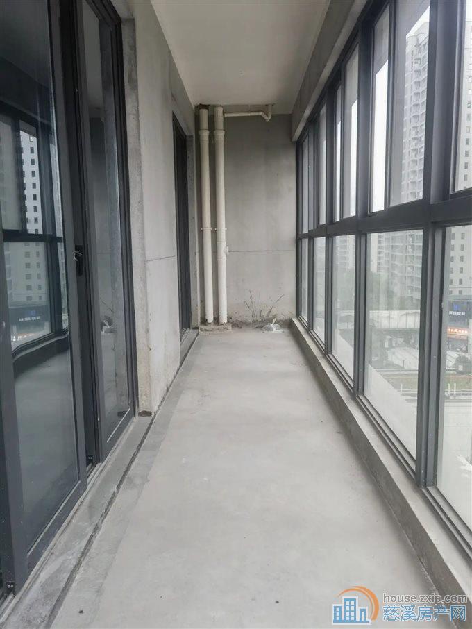 新城河悦未来 172平 有两个车位