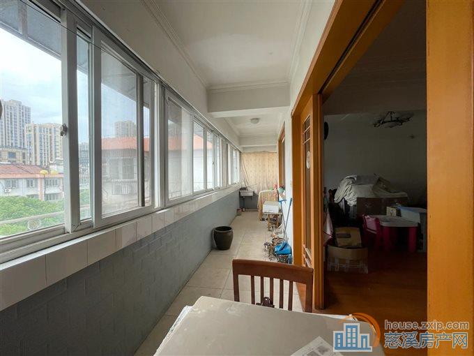 南胜苑128平105万带阁楼车库