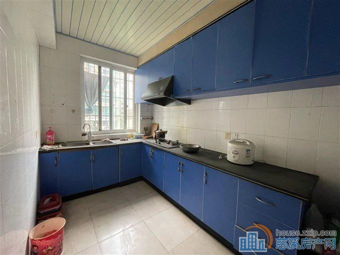 南胜苑128平105万带阁楼车库