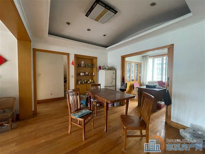 南胜苑128平105万带阁楼车库