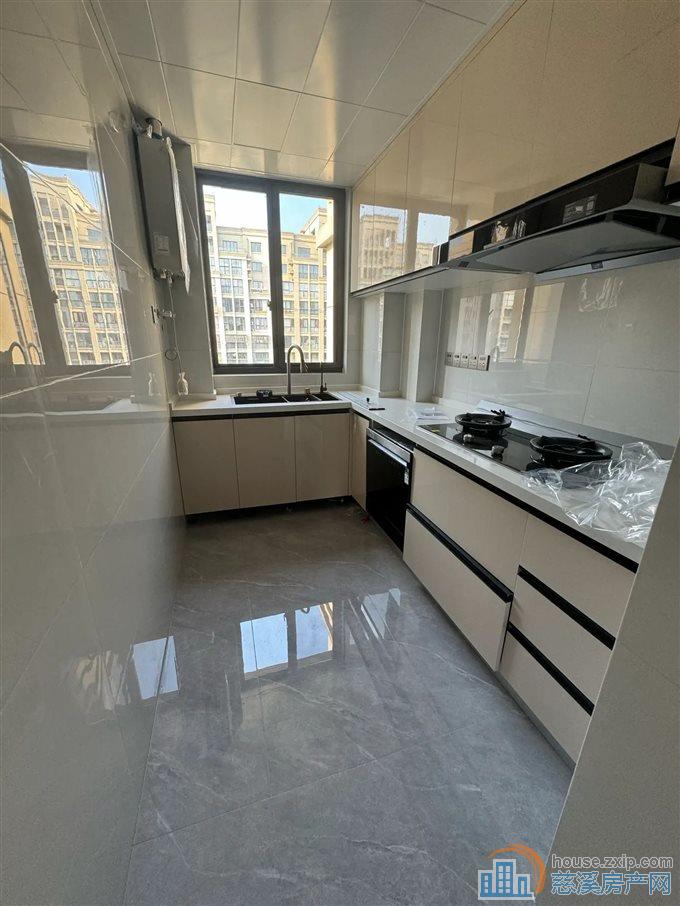 鸣北小区103平150万带车位全新精装修