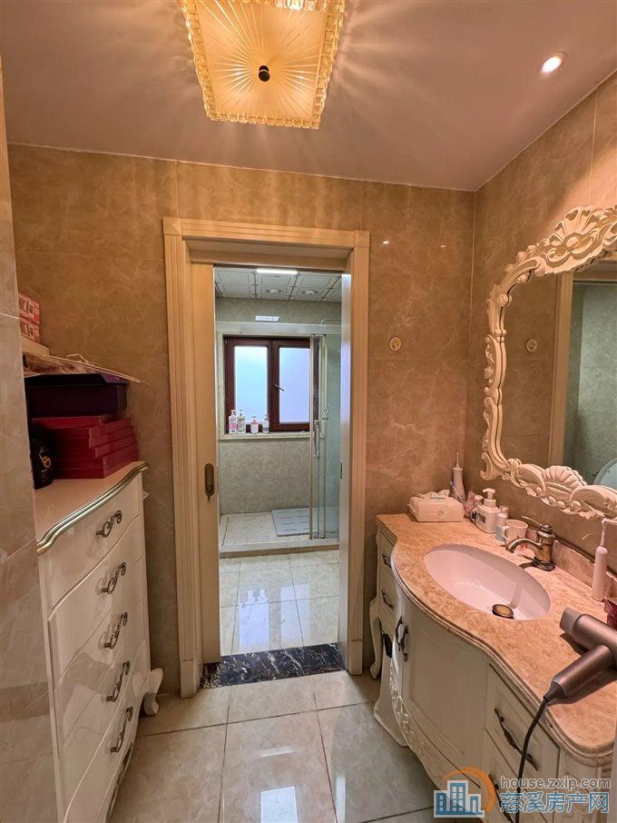 和润公寓 134平170万 带独立车库