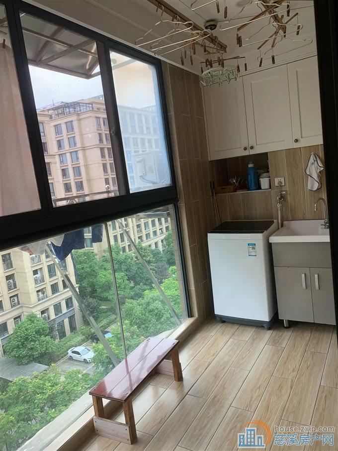 界牌新村138平精装带车位182万