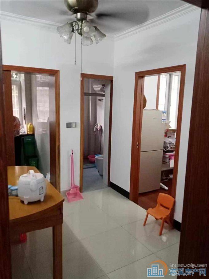 金山新村1楼三室+储藏间 精装修直接房源