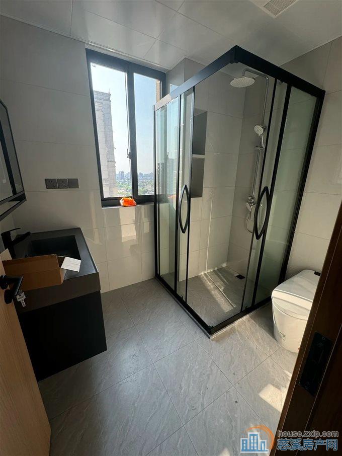 鸣北小区103平150万带车位全新精装修