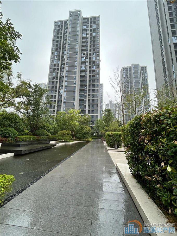 亏本急卖 中交玉宸园 143平195万