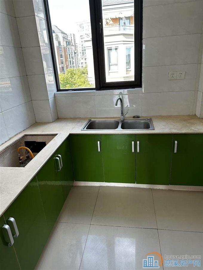 界牌新村4楼120平带阁楼80平168万