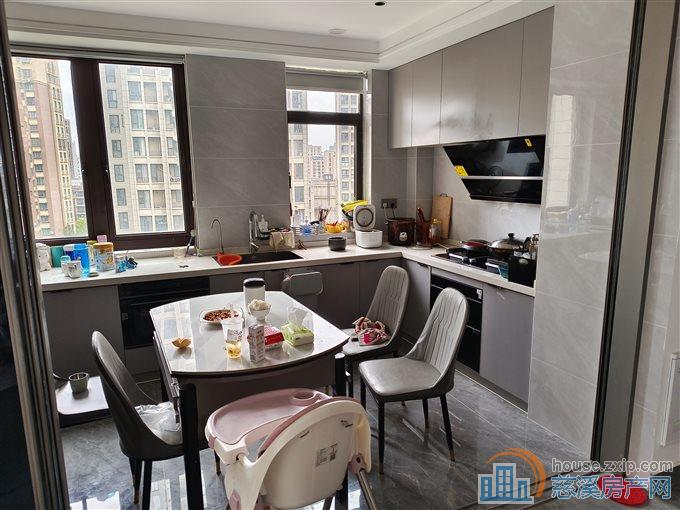 嘉景苑多套92平120平精装送储物间