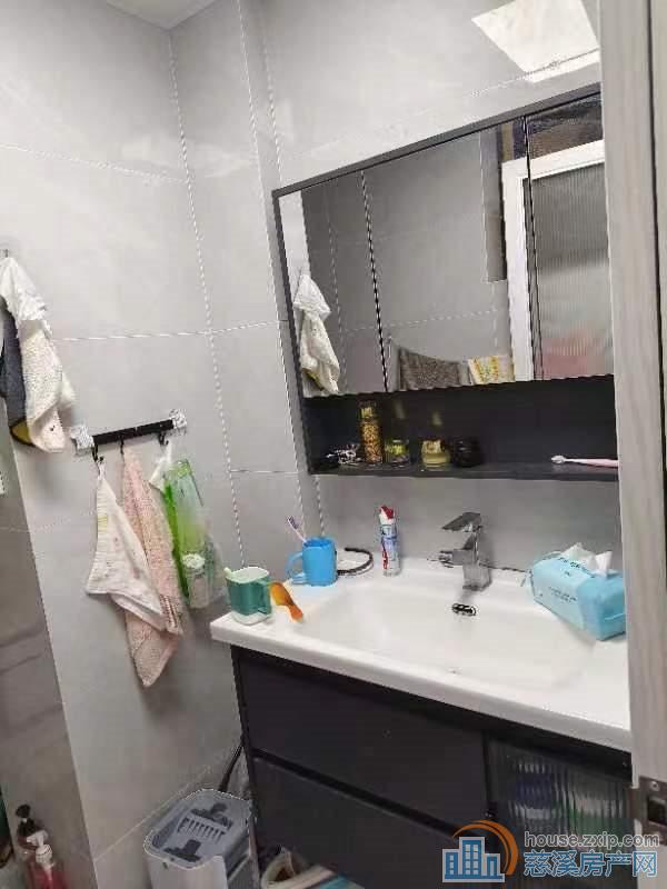 嘉景苑多套92平120平精装送储物间