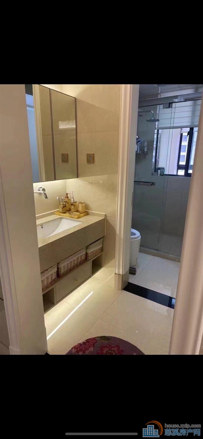 鸣北小区豪装154平车位一间