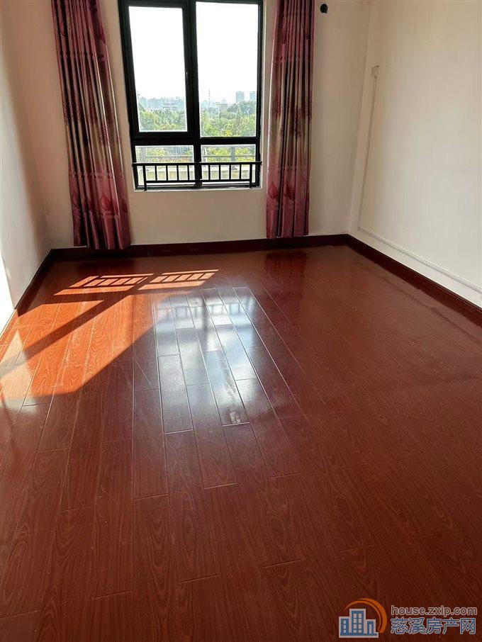 界牌新村4楼120平带阁楼80平168万