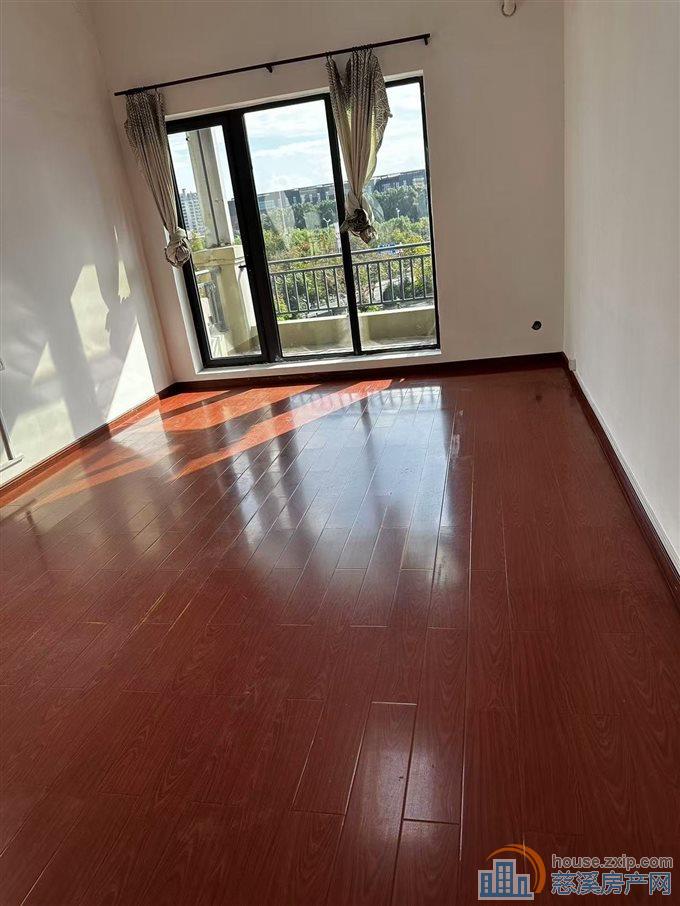 界牌新村4楼120平带阁楼80平168万