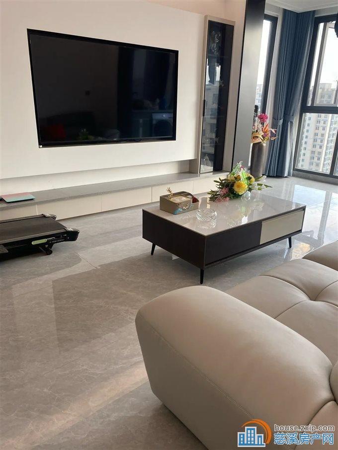 观湖佳苑 精装带车位142.3平230万