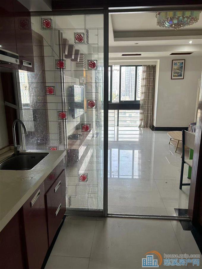 富丽湾2室精装拎包入住2100元直接钥匙