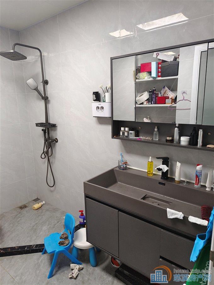 嘉景苑多套92平120平精装送储物间