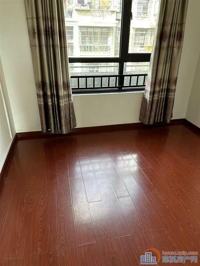 界牌新村4楼120平带阁楼80平168万