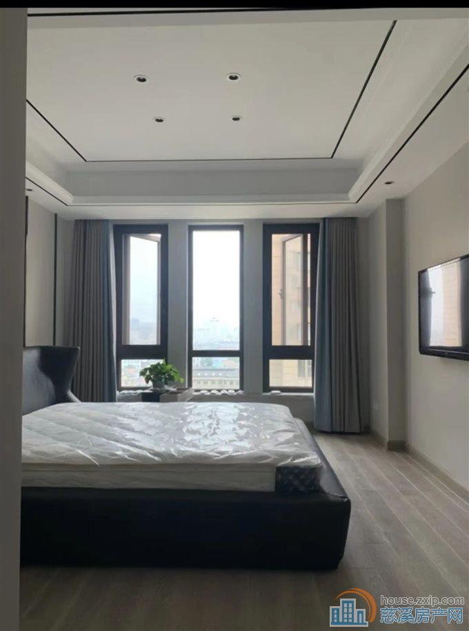 美域花苑 精装140平265万车位杂物间