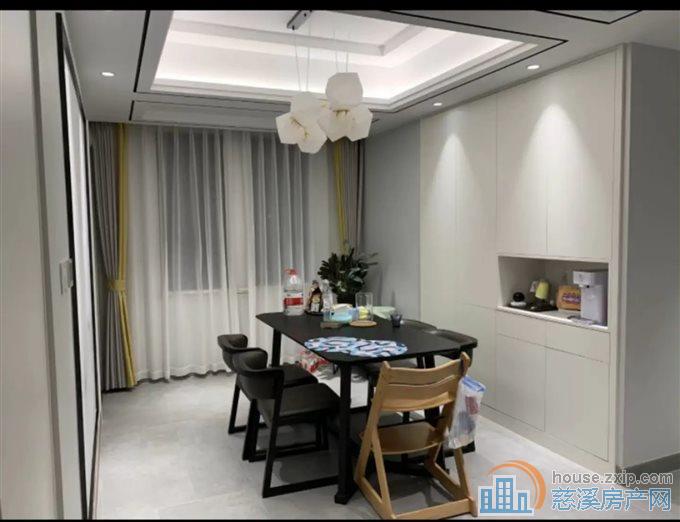 美域花苑 精装140平265万车位杂物间