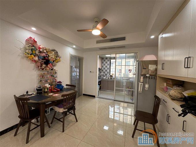 俯院江南南区143平280万带车位