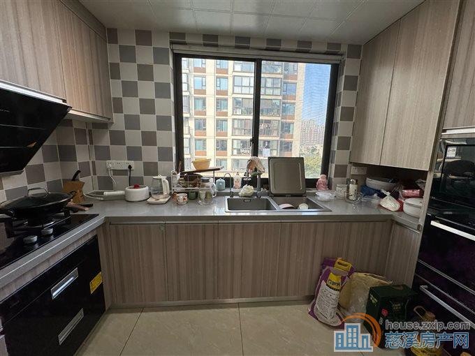 俯院江南南区143平280万带车位