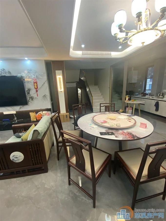 锦尚府精装上叠186平 带双车位 