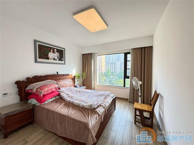 俯院江南南区143平280万带车位