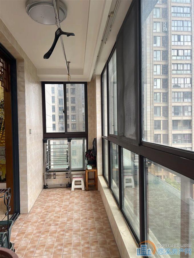 恒泰嘉景园 精装 带车位杂物间 边套