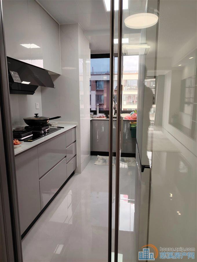 蔚蓝云图花苑95平139.8万品质精装