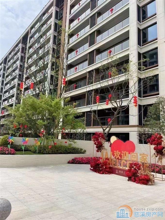 特价:蔚蓝云图 不是第一排,中间楼层