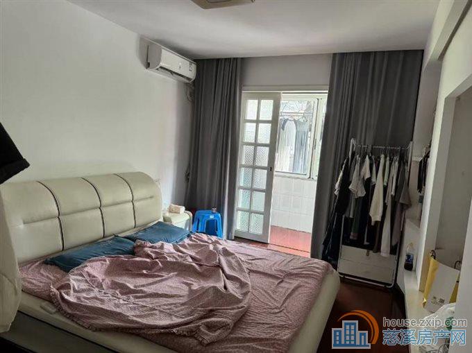 华仑华伦商城三楼136平136万精装