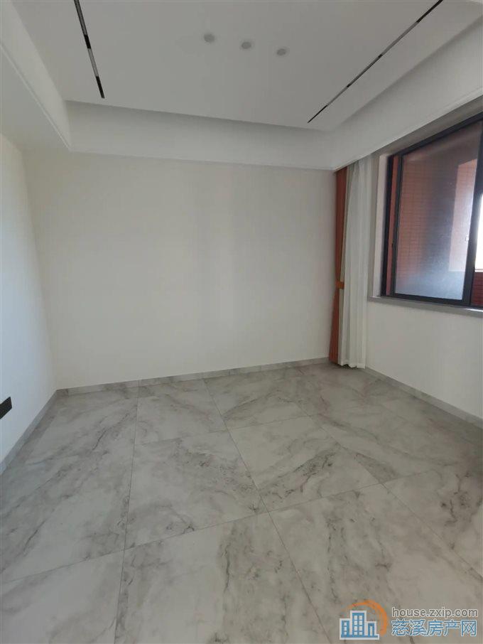 双和家苑 精装没住过92平136万