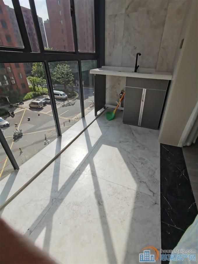 双和家苑 精装没住过92平136万