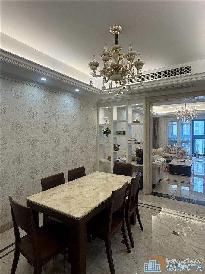 白金湾 精装133平方150万低总价