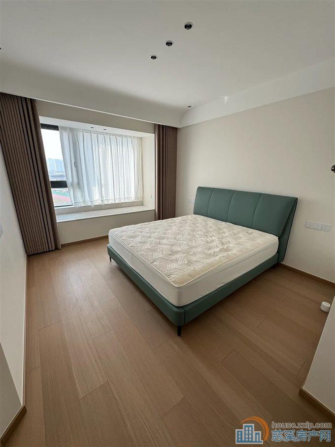 辉逸云庭 131平全新精装 290万