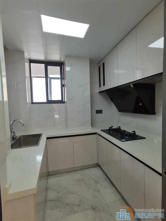 双和家苑 精装没住过92平136万