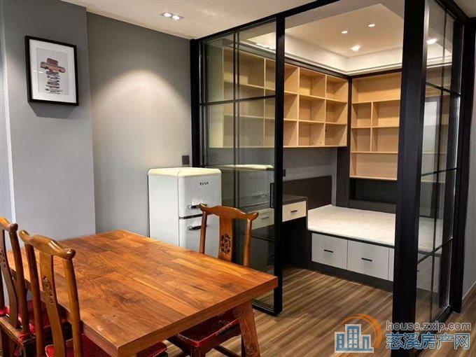 和润公寓，豪华装修，品牌家具家电 