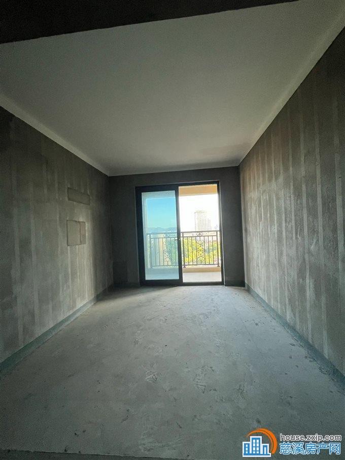 江滨之城110平154万带产权车位