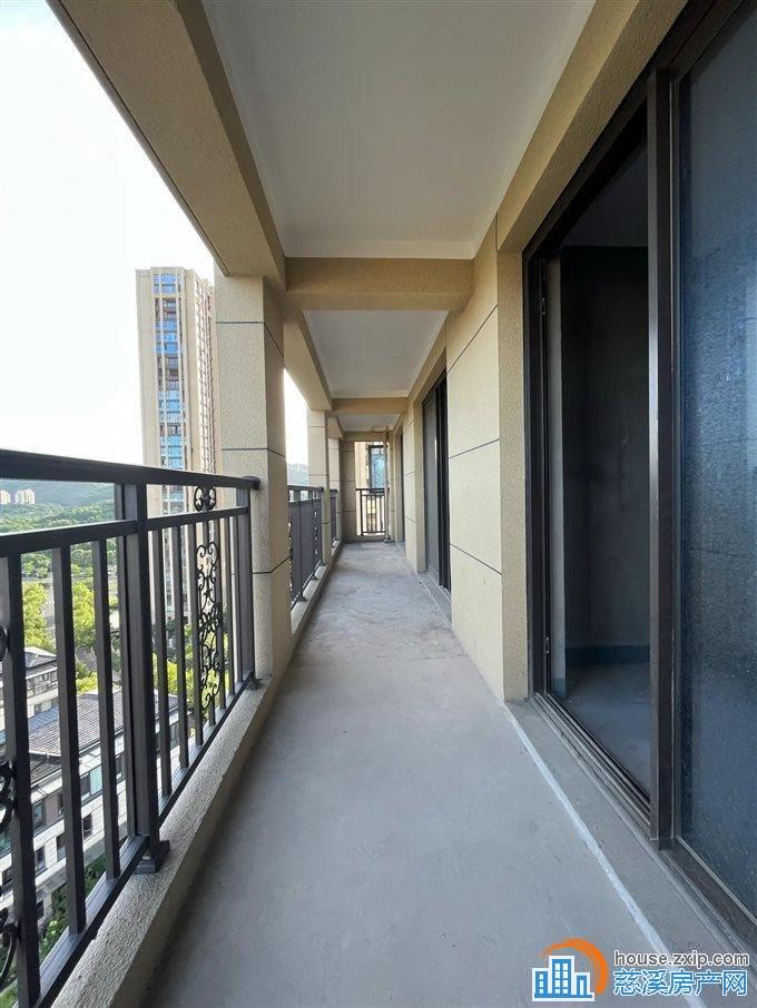 江滨之城110平154万带产权车位