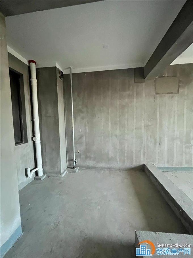 江滨之城110平154万带产权车位