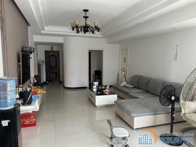 华仑华伦商城三楼136平136万精装